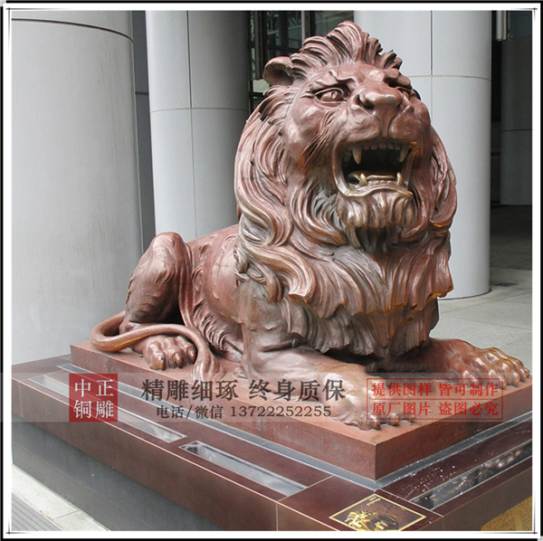 門上的銅獅子.jpg 門上的銅獅子.jpg