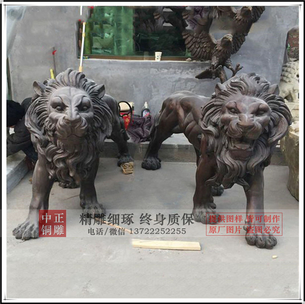 銅雕獻(xiàn)錢(qián)獅.jpg