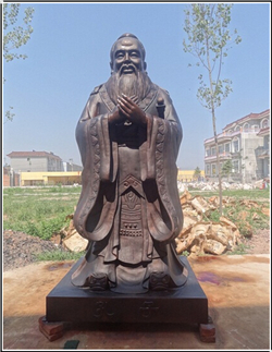 學?？鬃鱼~雕擺放