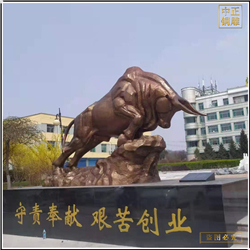 鑄銅關公 園林奮斗銅牛擺件