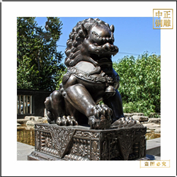 鑄銅關(guān)公 胸前帶鈴鐺故宮銅獅子圖片